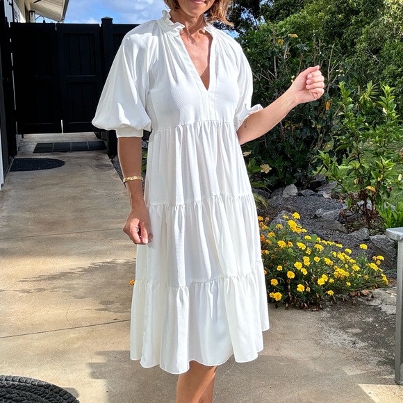 AMANDA UPRICHARD White Dress - Picture 3 of 4